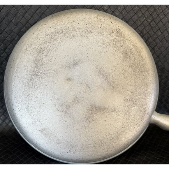 Vintage Wear Ever 2 Quart Saucepan/fry Pan Contoured Handle Sits Flat Heavy - Picture 7 of 9